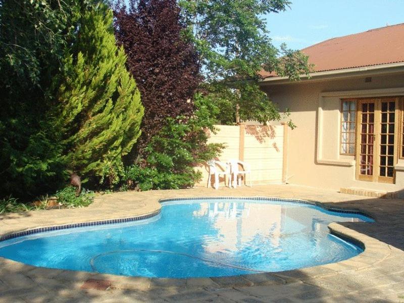 Two Bells Guest House Bloemfontein Exterior foto